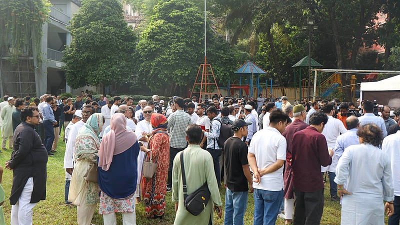 The coffin of Toufique Imrose Khalidi, the late editor-in-chief and publisher of bdnews24.com, rests at Banani’s Old DOHS playground, where friends, family, colleagues and well-wishers gather to honour his life and bid him farewell.