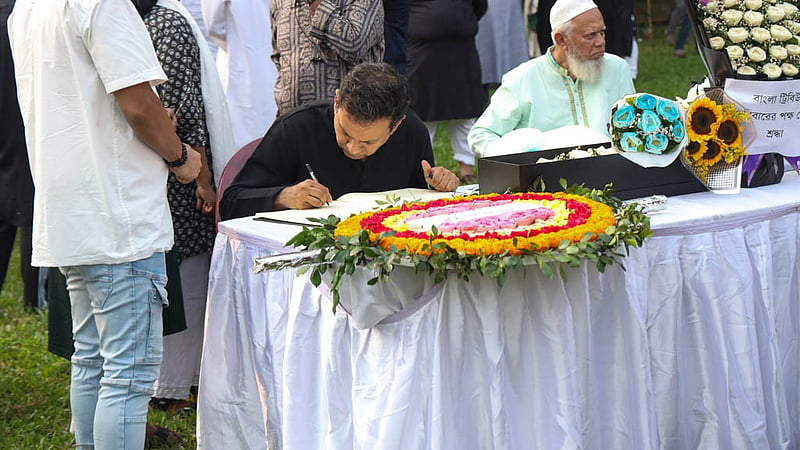 The coffin of Toufique Imrose Khalidi, the late editor-in-chief and publisher of bdnews24.com, rests at Banani’s Old DOHS playground, where friends, family, colleagues and well-wishers gather to honour his life and bid him farewell.