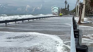 Isaias lashes US Southeast after Florida landfall