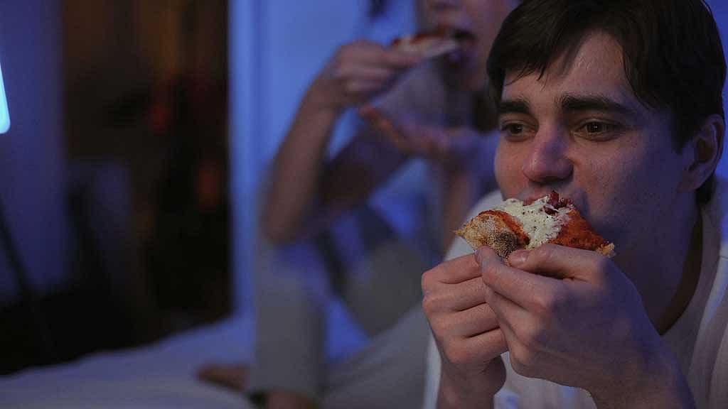 Eating late at night may raise risk of cirrhosis, fatty liver disease: study