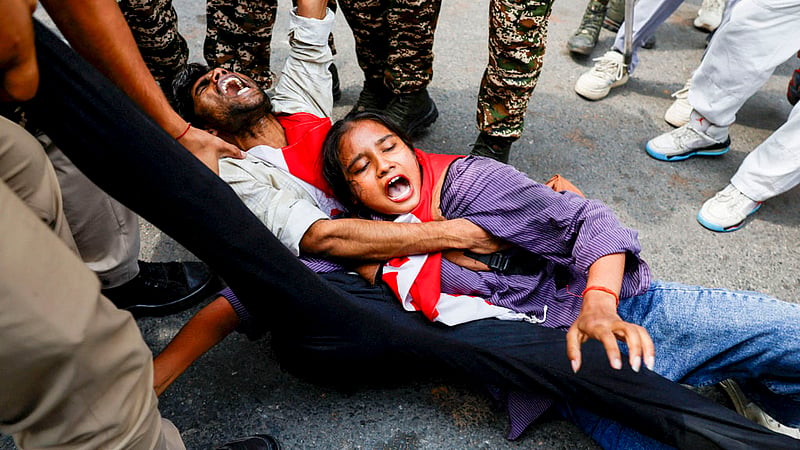 Protesters are detained by security personnel during a protest by the Cockroach Janta Party (CJP) seeking the resignation of India's Chief Election Commissioner Gyanesh Kumar, near the protest site in New Delhi, India, October 11, 2026. Photo: Reuters