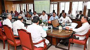 PM urges govt servants to safeguard public funds