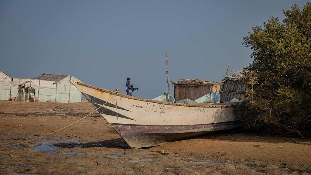 Boat carrying 350 people from Djibouti to Yemen overturns, 109 migrants dead and 116 missing