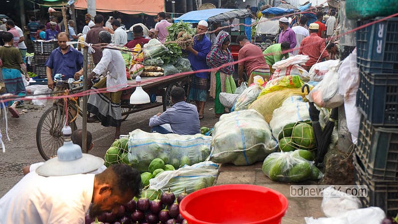 Retailers from different areas of Dhaka but various types of vegetables from the Shyambazar wholesale warehouse in Old Dhaka. Photo: Shamsul Haque Ripon