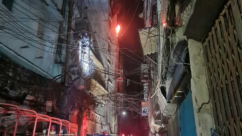 Chawkbazar fire rages for over 4 hours