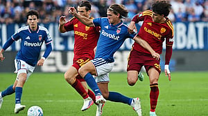 Lazio beat Monza to join Inter at the top