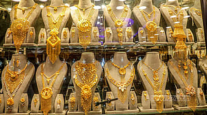 Gold prices drop