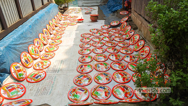 Traditional Lakshmi sara dry in the sun in Sirajdikhan’s Palpara in Munshiganj.  Photo: Shamsul Haque Ripon