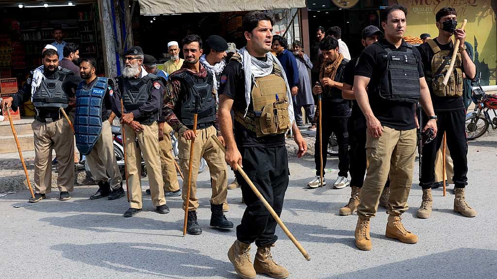 Police clash with Imran Khan supporters in northwestern Pakistan