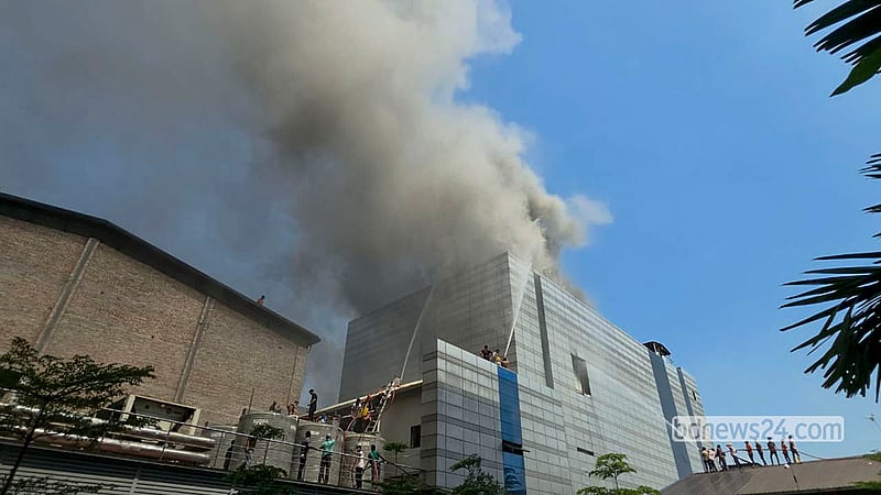 Smoke from a fire at a Drug International Limited pharmaceutical factory in Gazipur’s Tongi fills the sky on Wednesday, Oct 14, 2026.