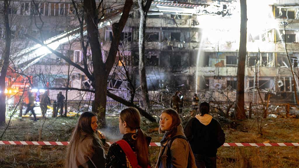 Trump says US still sharing intel, even as Ukraine reports attacks with no warnings