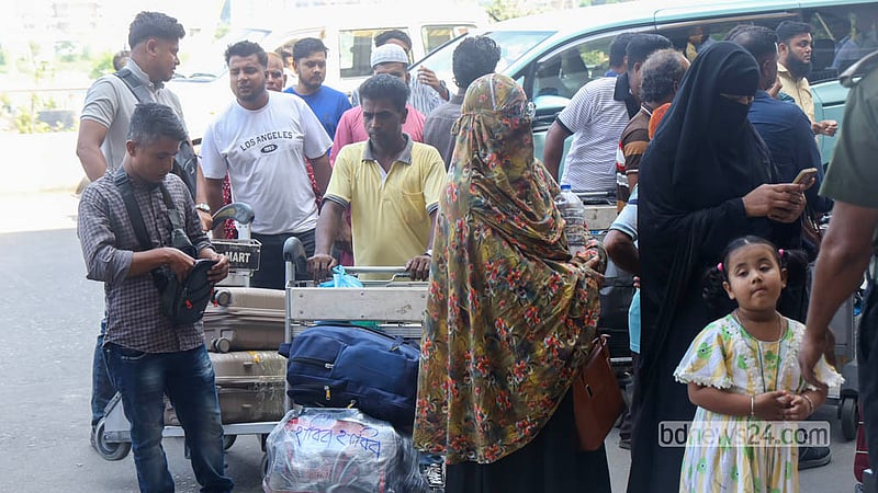 Biman Bangladesh Airlines has suspended all flights from Dhaka to Riyadh and Dammam until Oct 18 amid the Houthi attacks on airports in Saudi Arabia. Although expatriates headed from Dhaka to Saudi Arabia are facing difficulties, travel to other countries in West Asia remains normal. Photo: Shamsul Haque Ripon