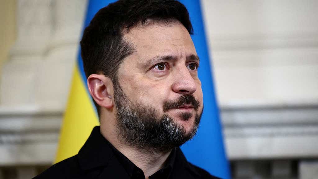Zelensky says Ukraine will resume strikes on Russian refineries, FT reports