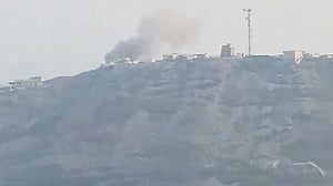 Houthis strike Aden palace, Saudi infrastructure