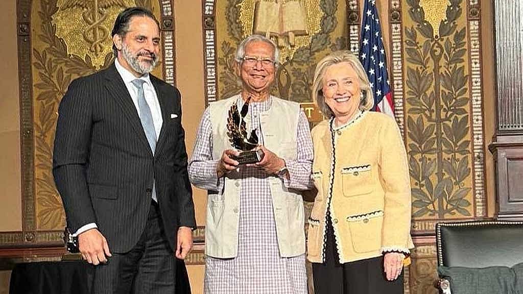 Muhammad Yunus receives Hillary Rodham Clinton Award