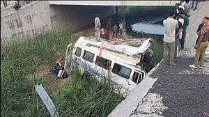 8 killed as bus overturns in Rajasthan