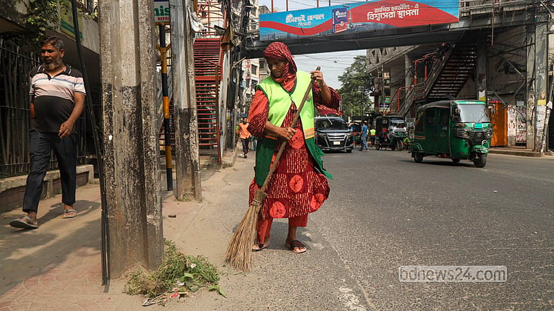 DSCC workers sweep a pavement in Dhaka’s Tikatuli on Saturday, Oct 17, 2026, as part of the city corporation’s weekly Cleaning Day initiative to prevent dengue. Photo: Shamsul Haque Ripon