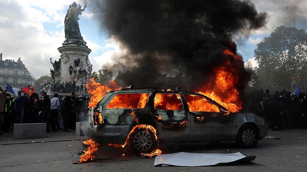 Tear gas, clashes hit French cities in cost-of-living protests