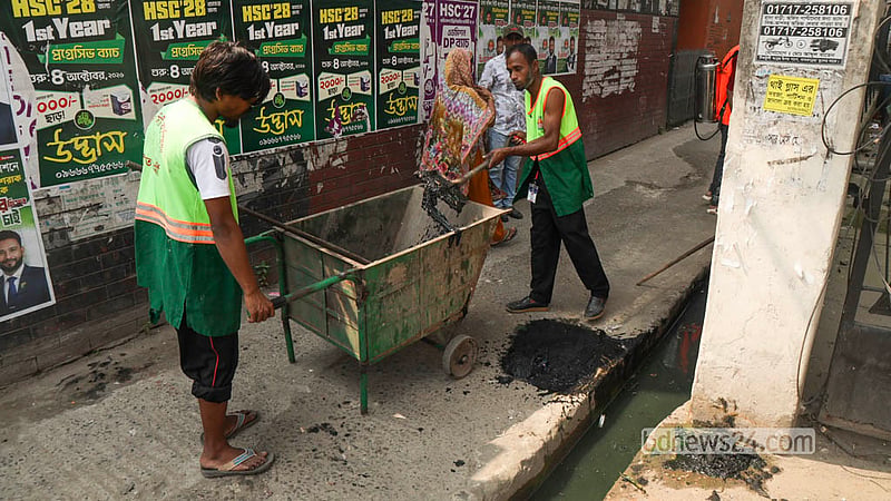 DSCC workers remove waste from a stagnant drain and spray mosquito control chemicals in Dhaka’s Tikatuli on Saturday, Oct 17, 2026, as part of efforts to prevent dengue. Photo: Shamsul Haque Ripon