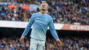 Haaland limps off in City win