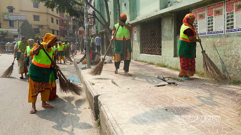 DSCC workers sweep a pavement in Dhaka’s Tikatuli on Saturday, Oct 17, 2026, as part of the city corporation’s weekly Cleaning Day initiative to prevent dengue. Photo: Shamsul Haque Ripon