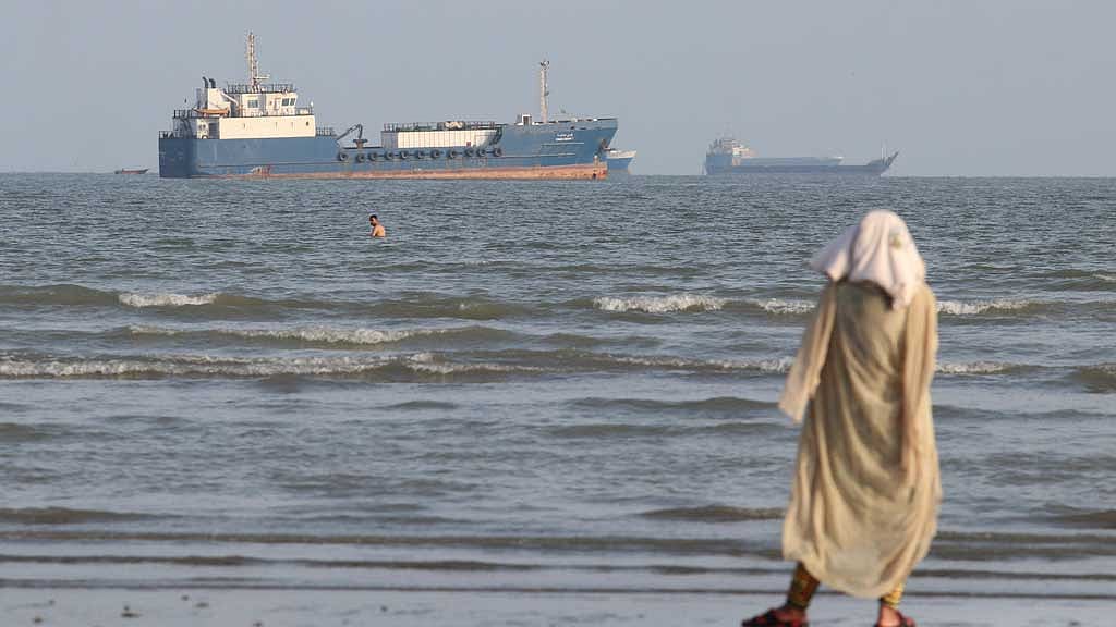 Iran urges US to accept proposal to reopen Strait of Hormuz