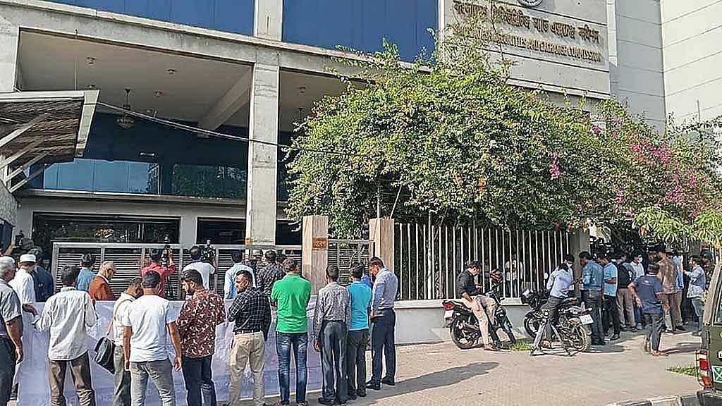 BSEC allows 12 subsidiaries of nine troubled NBFIs to operate