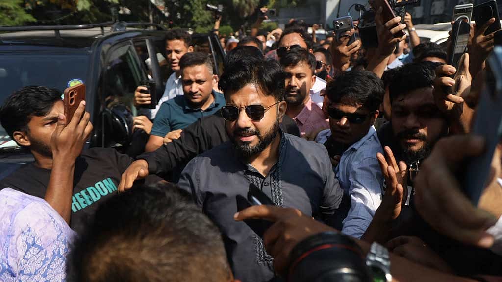 State Minister Ishraque arrives at Press Club to announce resignation