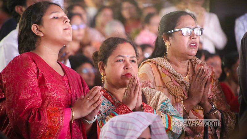 Devotees worship Goddess Durga at Ramakrishna Mission in Dhaka on Monday, the eighth day of the autumn festival. Photo: Shamsul Haque Ripon