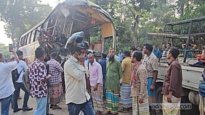 14 die as bus crashes into truck in Natore