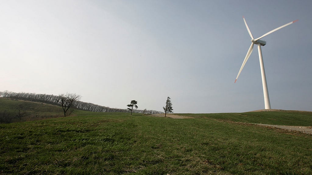 UNEP says emissions must nearly halve by 2035 to limit global warming