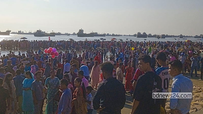 Crowds of Hindu devotees gather at Patenga Beach in Chattogram for the immersion of Durga idols on Bijoya Dashami, Oct 21, 2026.