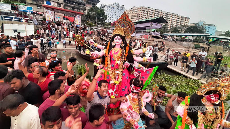Devotees bring Durga idols to Wais Ghat on the Buriganga River in Dhaka for immersion on Wednesday, Oct 21, 2026. Photo: Abdullah Al Momin