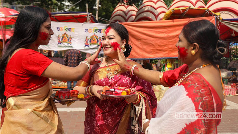 Women celebrate Sindoor Khela at Dhakeshwari National Temple on Wednesday, ahead of the immersion of Goddess Durga's idol. Photo: Shamsul Haque Ripon