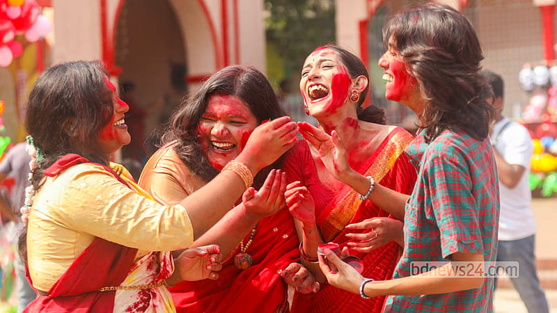 Devotees take part in Sindoor Khela at Dhakeshwari National Temple in Dhaka on Wednesday, Oct 21, 2026. Photo: Shamsul Haque Ripon