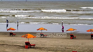 3 tourists die, 3 missing off Cox’s Bazar