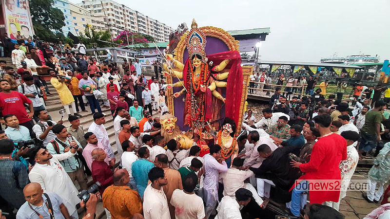 Devotees bring Durga idols to Wais Ghat on the Buriganga River in Dhaka for immersion on Wednesday, Oct 21, 2026. Photo: Abdullah Al Momin