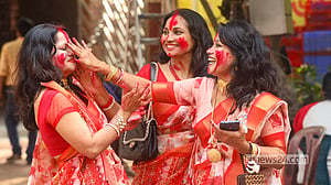 Sindoor Khela paints Dhakeshwari red