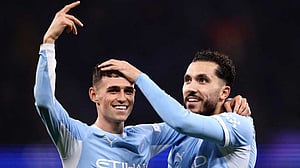 Man City take unbeaten streak to Villa