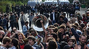 Macron tightens curbs on protests