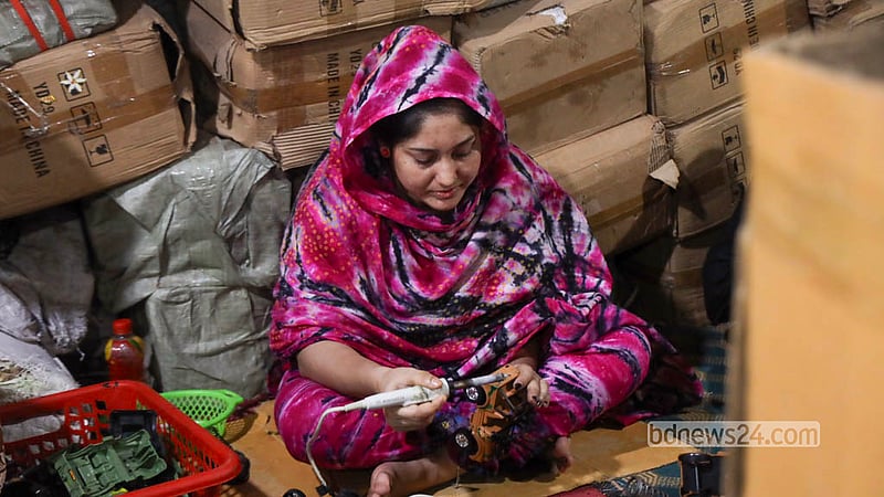 A female craftswoman makes plastic toys at a factory in Dhaka’s Kamrangirchar. Photo: Shamsul Haque Ripon