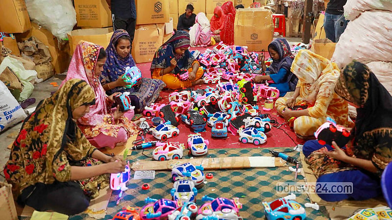 The factory in Dhaka’s Kamrangirchar works day and night. Domestic manufacturers meet more than two-thirds of the demand in the local market. Photo: Shamsul Haque Ripon