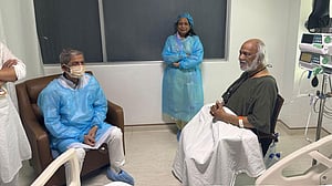 President visits ailing Moyeen Khan at hospital