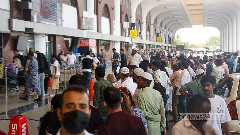 Passengers bound for overseas destinations and their relatives gather outside Hazrat Shahjalal International Airport in Dhaka on Friday. Many passengers are forced to return home after Biman Bangladesh Airlines once again suspended flights following a Houthi attack on King Fahd International Airport in Saudi Arabia's Dammam. Photo: Shamsul Haque Ripon