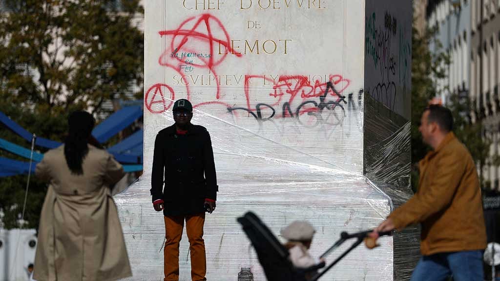 France boosts police presence, hoping to prevent repeat of riots