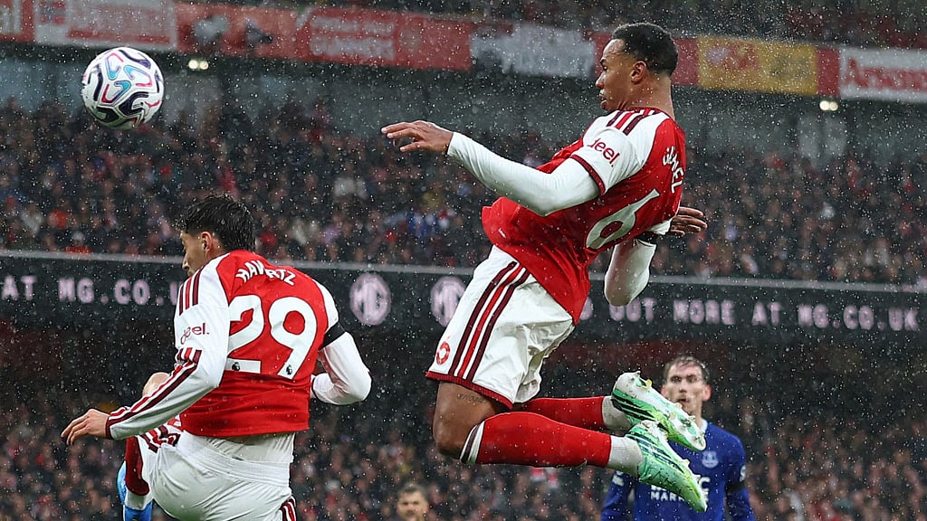 Gabriel shines at both ends as Arsenal ease past Everton to go level with Man City