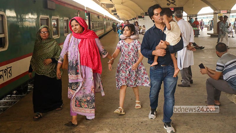 Scores of people walk along the platform at Kamalapur Railway Station after arriving in Dhaka by train on Saturday, Oct 24, 2026, following five days of holiday. Photo: Shamsul Haque Ripon