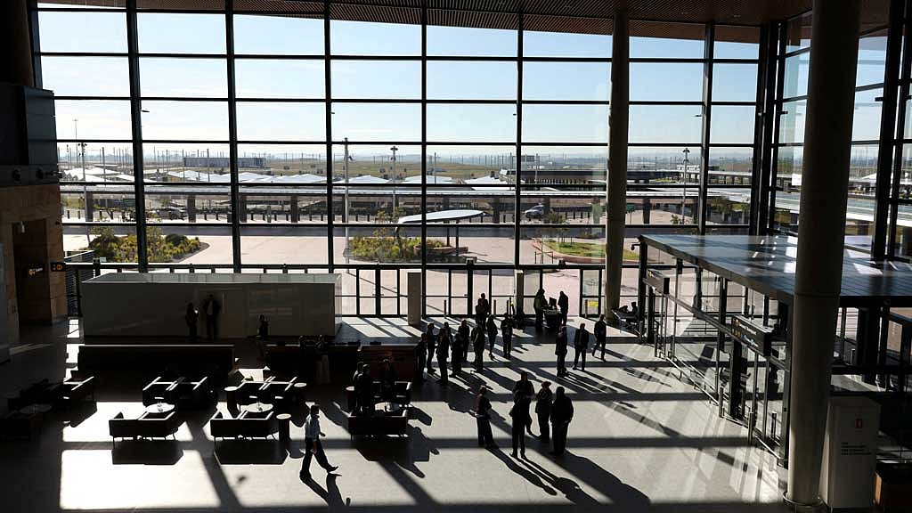 Sydney's new international airport opens to passengers