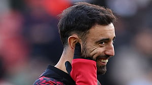 Carrick benches United captain Fernandes