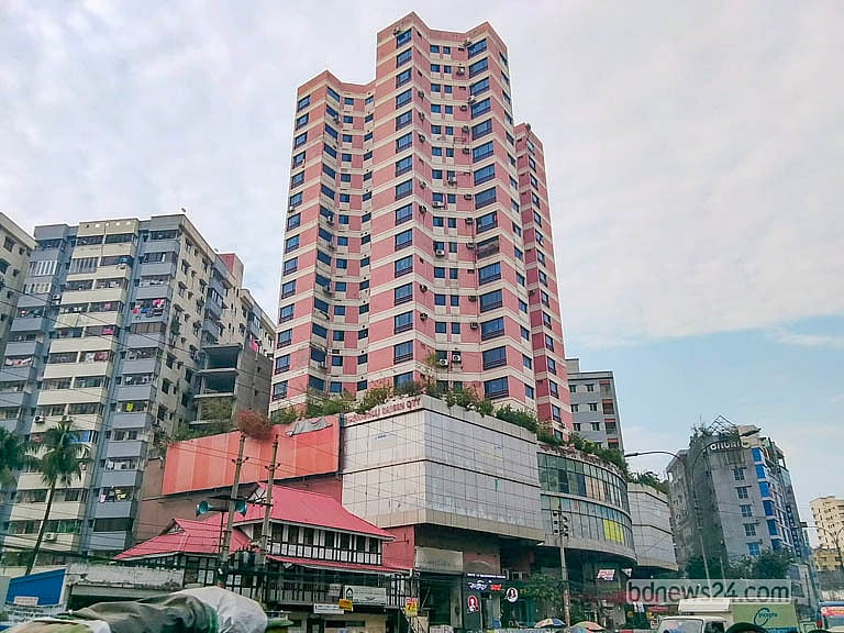 The decades-old Karnaphuli Garden City shopping complex in Dhaka’s Shantinagar has shut down amid a business slump. Once an upscale shopping destination at the Shantinagar-Kakrail intersection, the complex closed permanently from Oct 1. Photo: Abdullah Al Momin